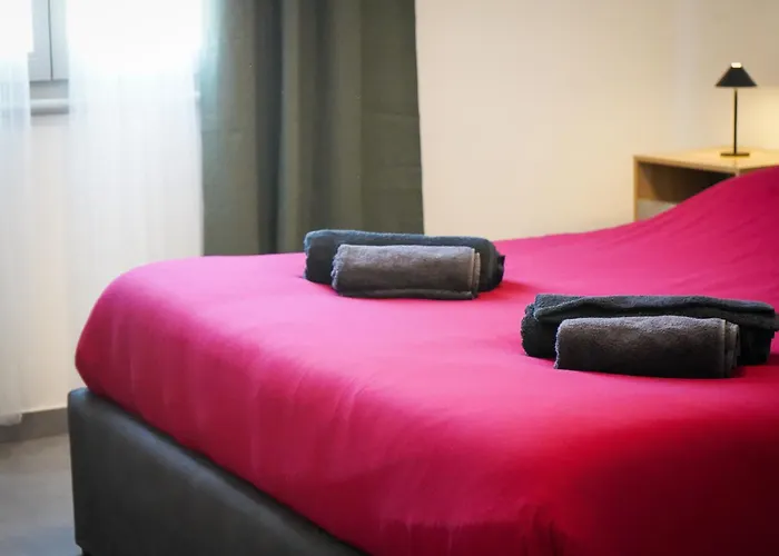 Netik - Tuscan Vineyard Escape *